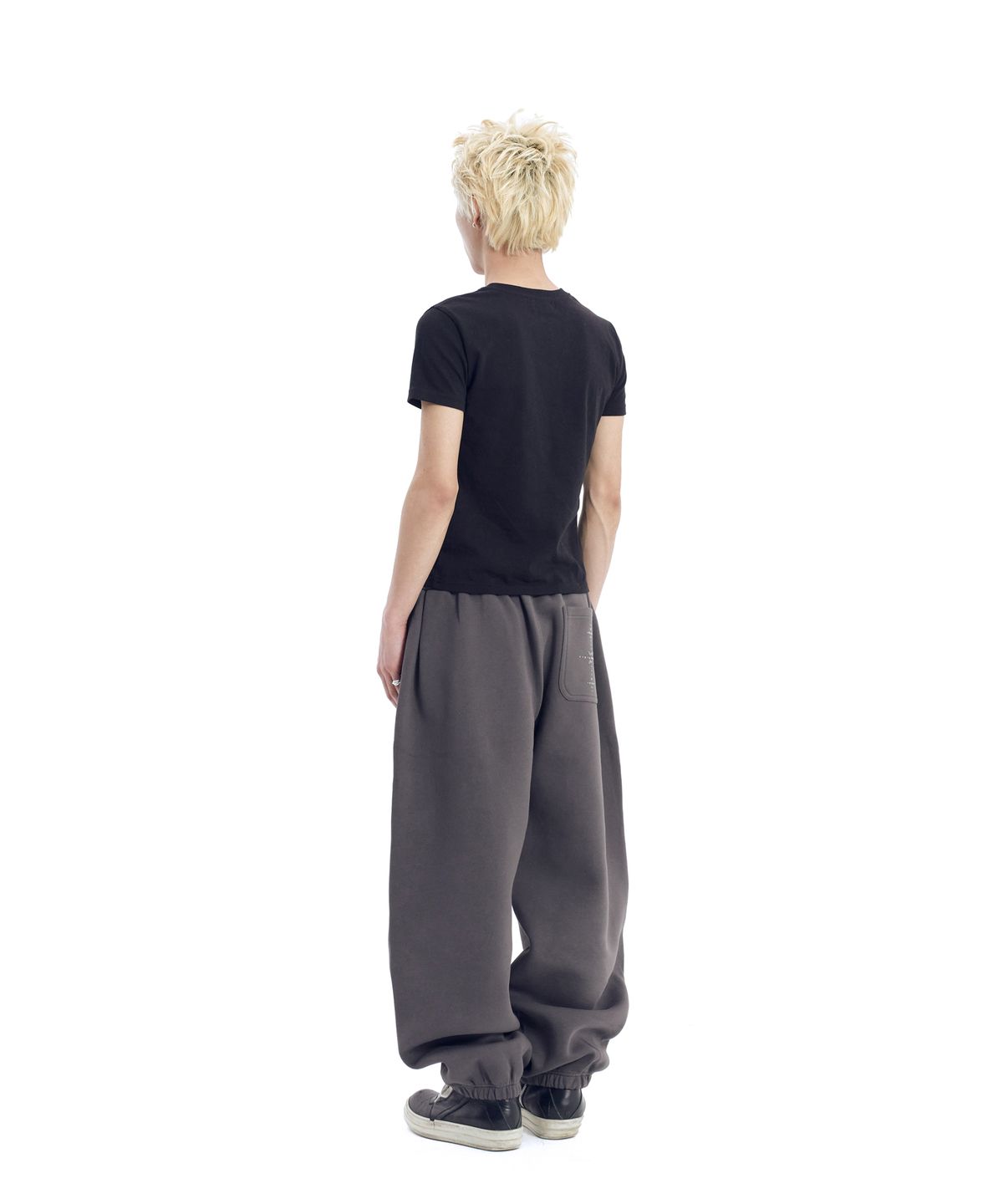 아캄(AAKAM) Line Studded Sweatpants (Dark Gray)