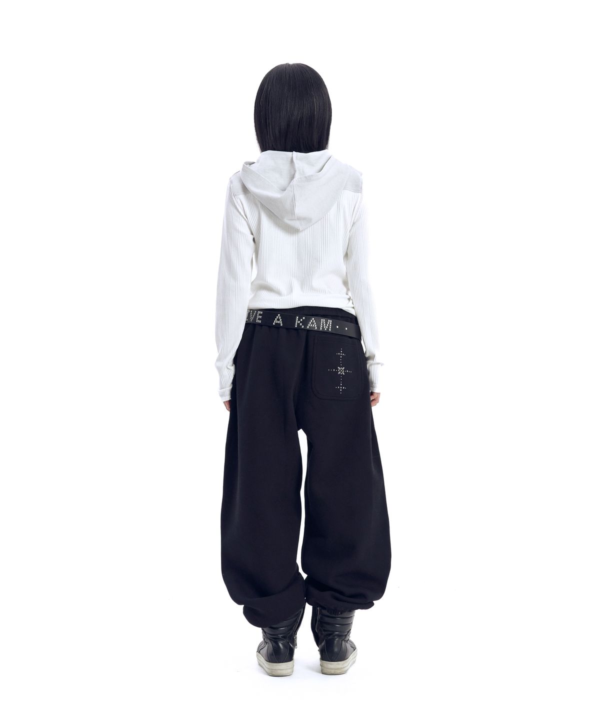 아캄(AAKAM) Line Studded Sweatpants (Black)