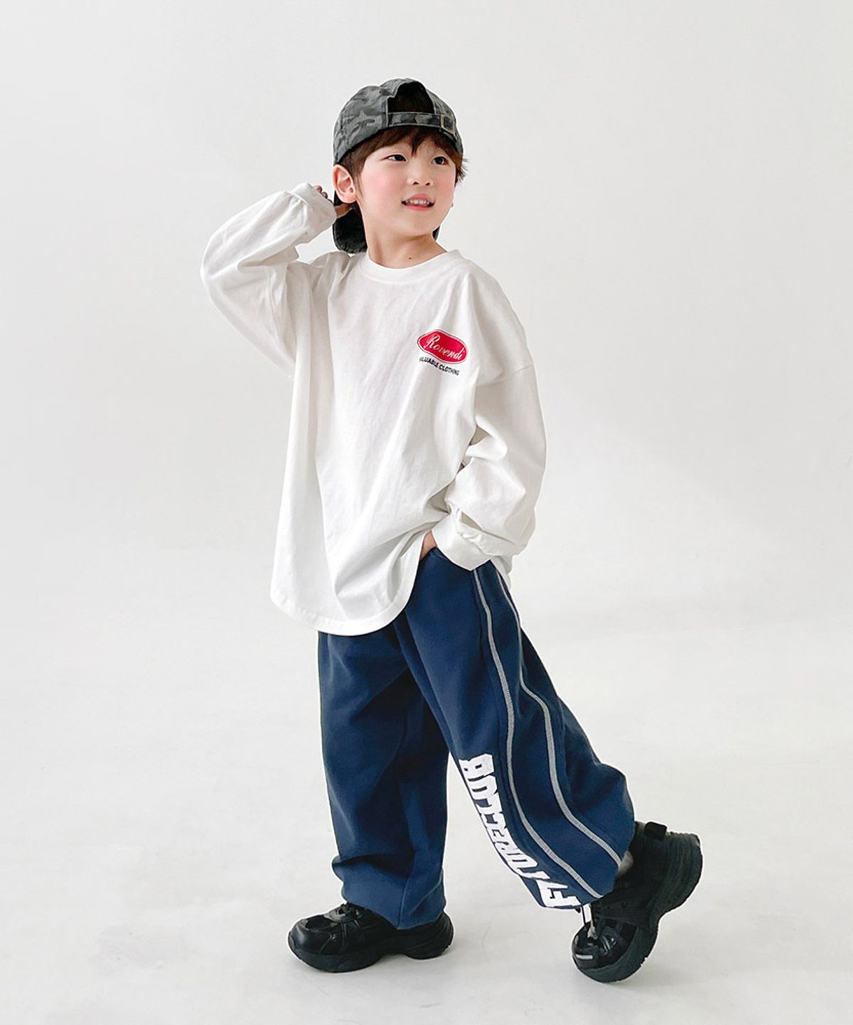 베리클로젯(BERRYCLOSET) 퓨처 스티치 조거 팬츠