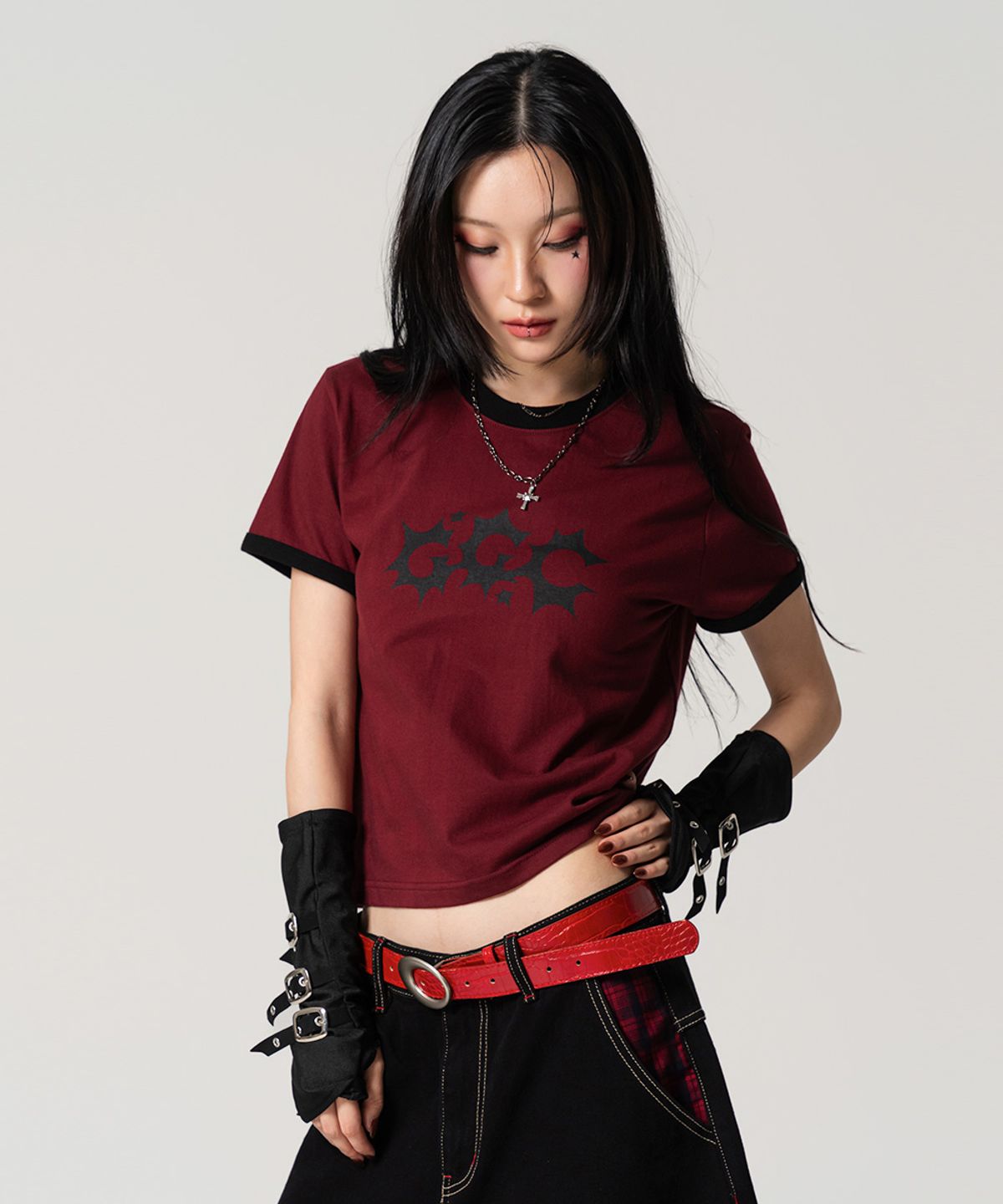 그레이가이즈클럽(GREYGUYSCLUB) 2type 로고 링거 반팔티셔츠 버건디