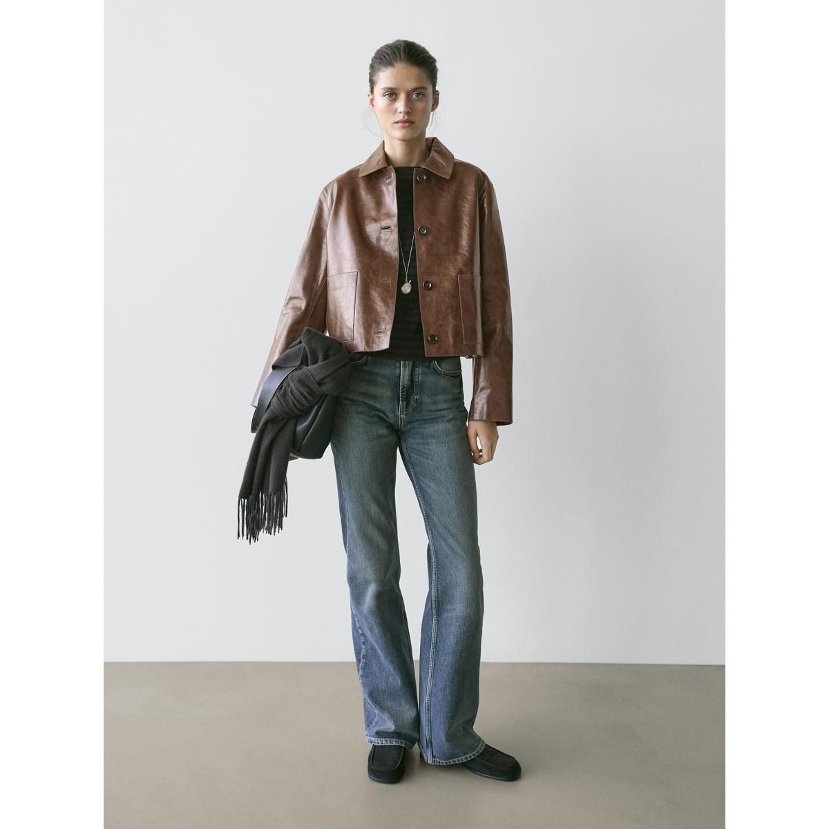 마시모두띠(MASSIMO DUTTI) 크롭 나파 레더 재킷