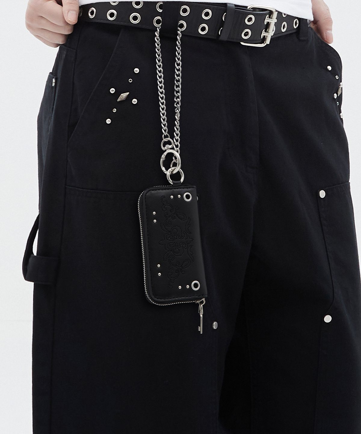 도미넌트(DOMINANT) Ornament Embroidery Stud Wallet