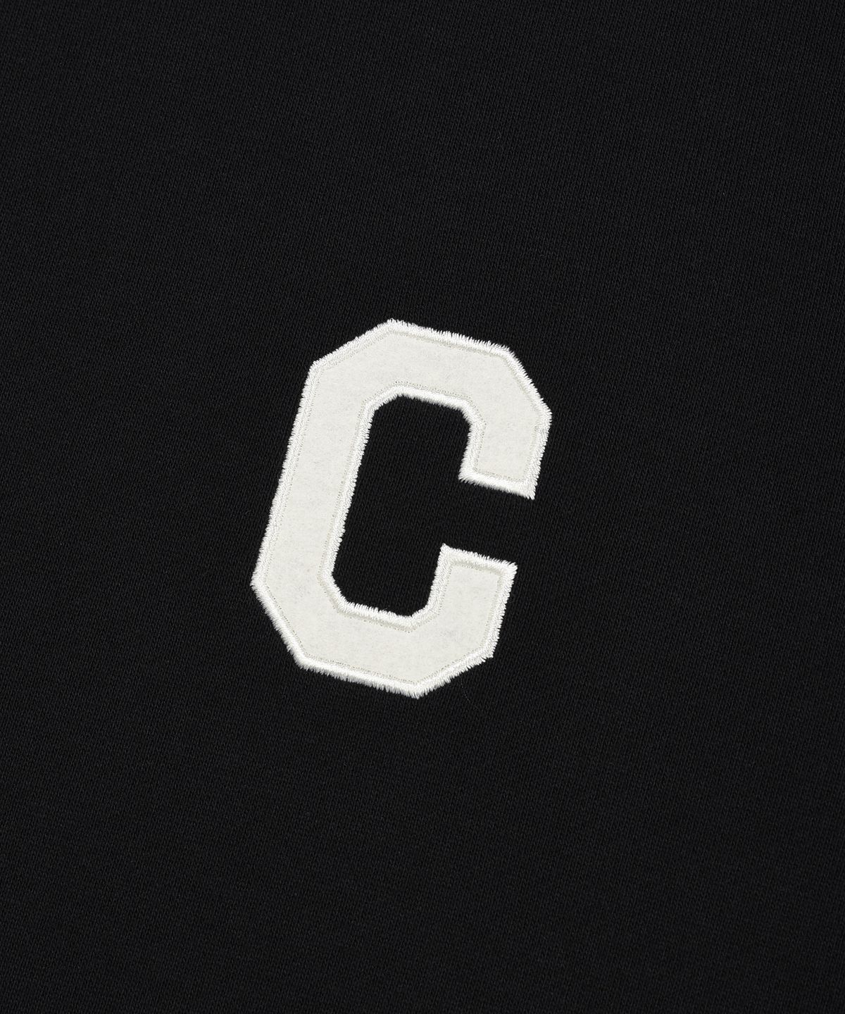 커버낫(COVERNAT) C 로고 맨투맨 블랙