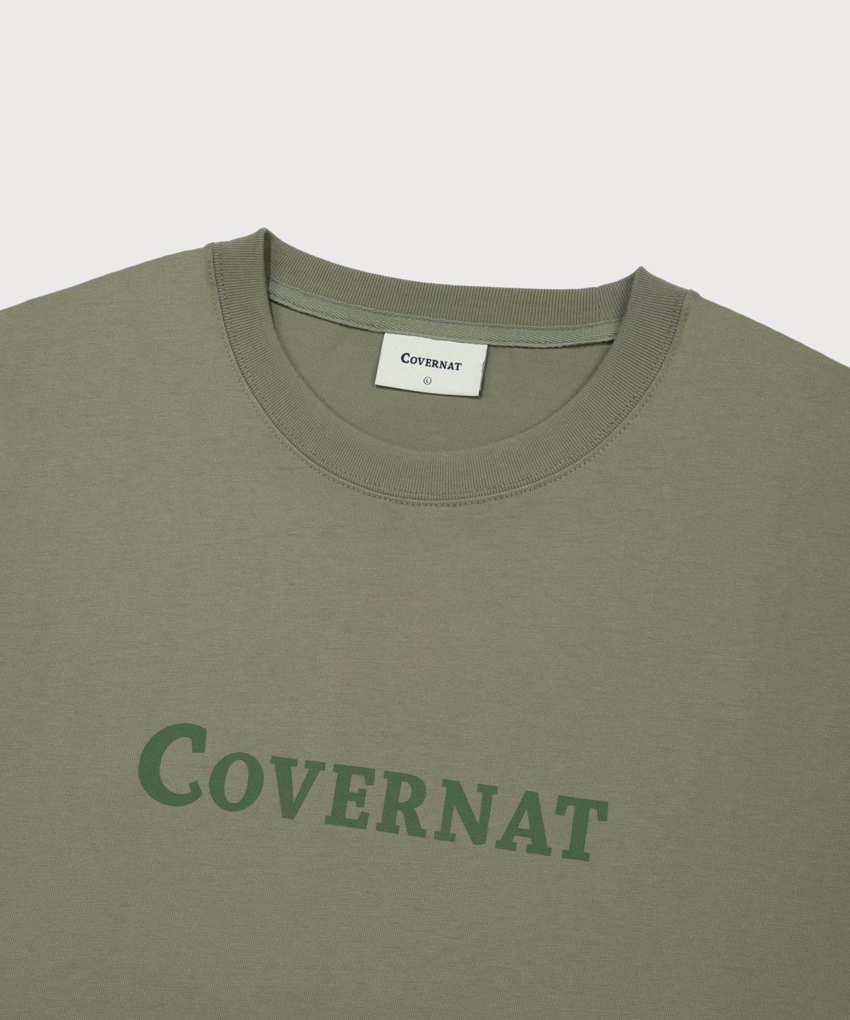 커버낫(COVERNAT) 센터 로고 티셔츠 카키