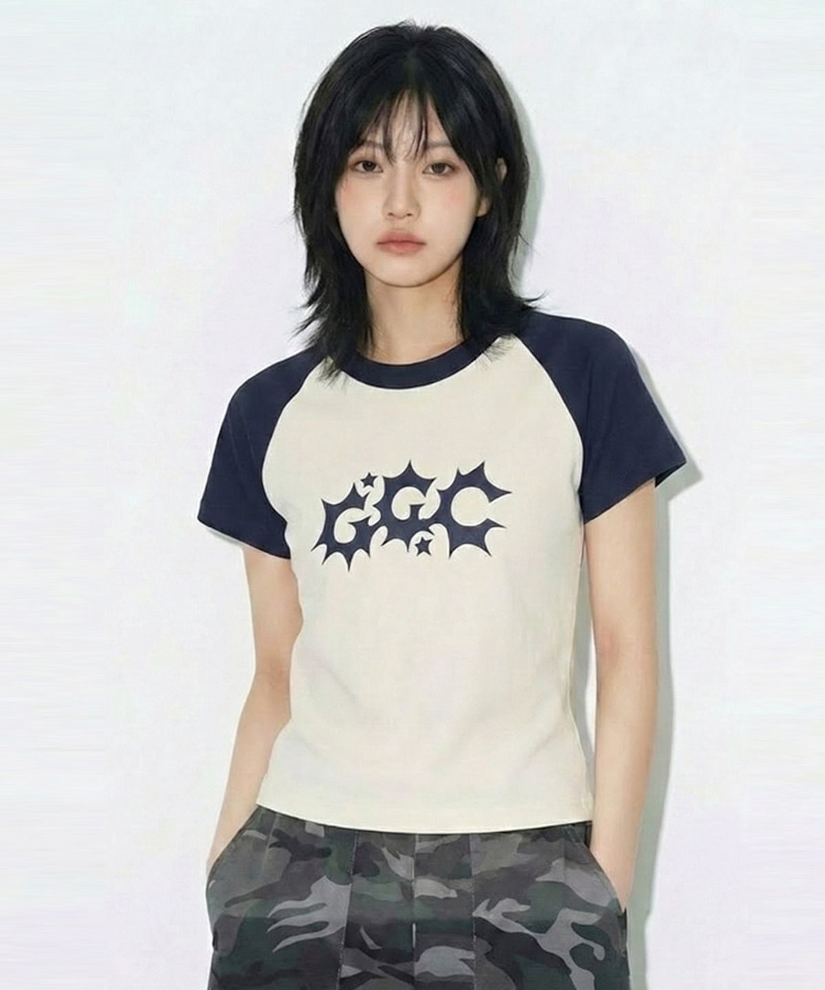 그레이가이즈클럽(GREYGUYSCLUB) 2type 레글런 배색 GGC 로고 티셔츠 네이비