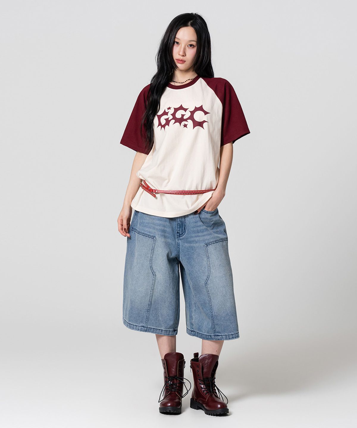 그레이가이즈클럽(GREYGUYSCLUB) 2type 레글런 배색 GGC 로고 티셔츠 버건디