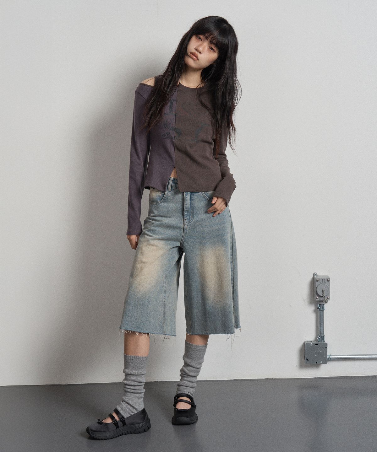 스웨이글로우(SWAYGLOW) 하프앤하프 프린트 티셔츠 Grayish Purple