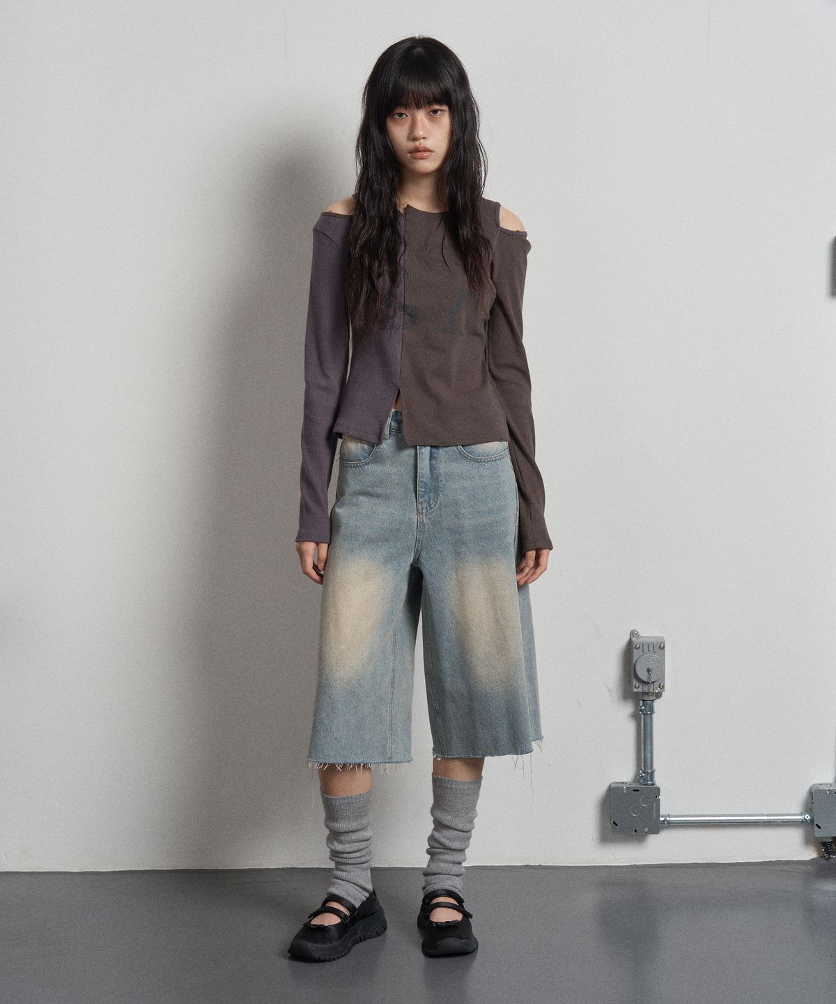 스웨이글로우(SWAYGLOW) 하프앤하프 프린트 티셔츠 Grayish Purple