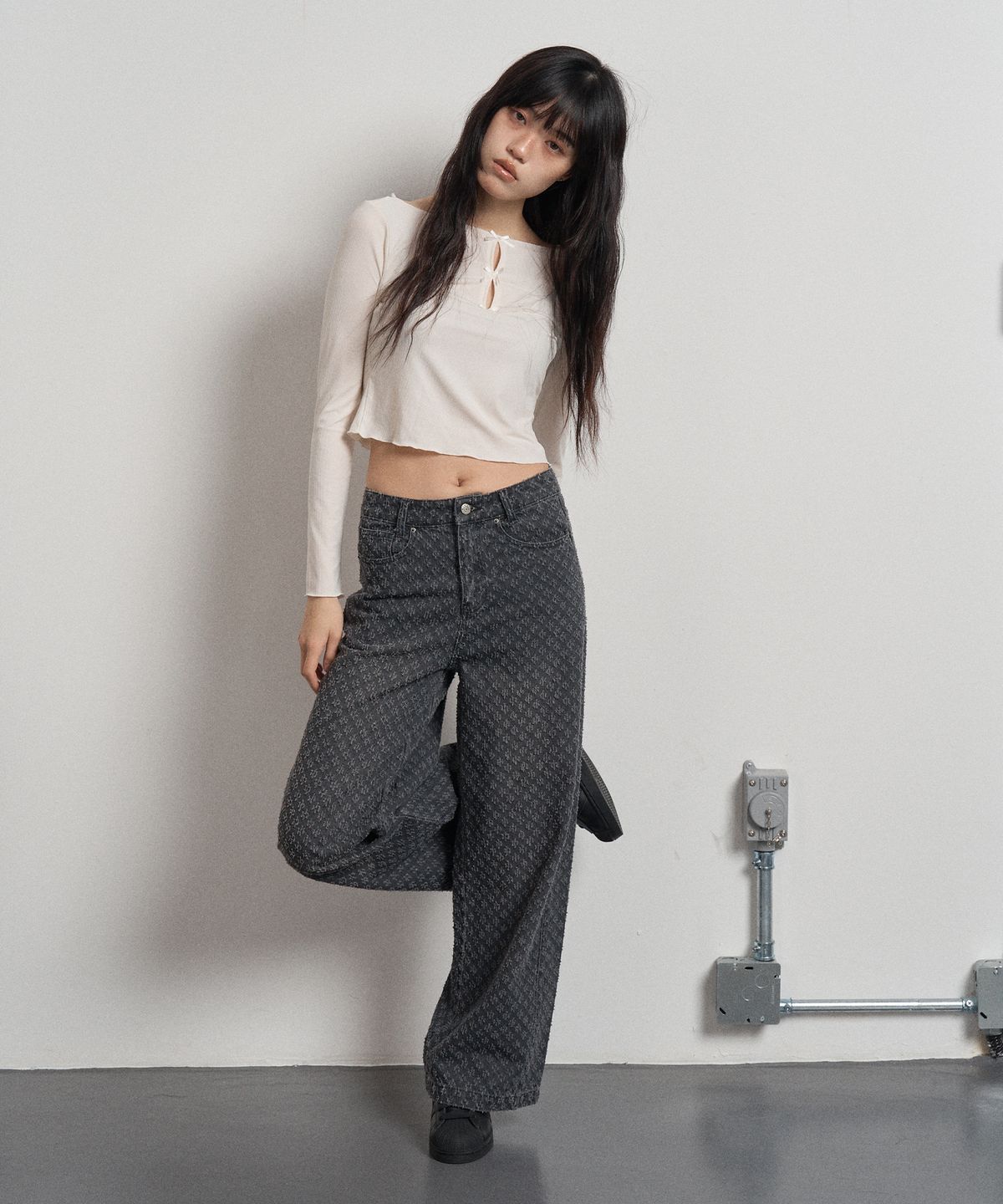 스웨이글로우(SWAYGLOW) 스노우 펀칭 데님팬츠 Charcoal