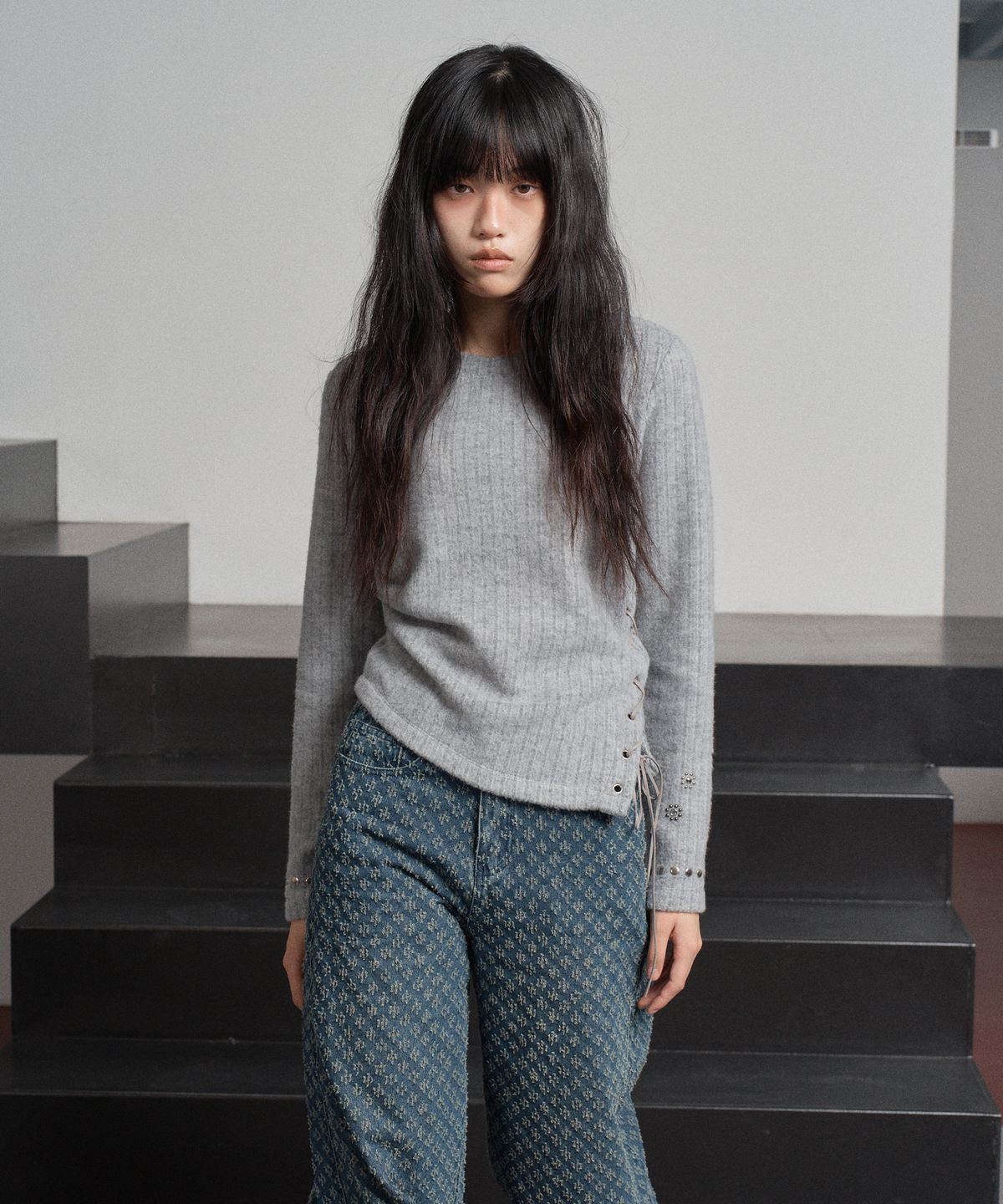 스웨이글로우(SWAYGLOW) 사이드 슬릿 스터드 티셔츠 Gray
