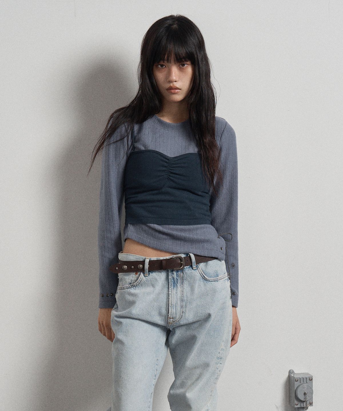 스웨이글로우(SWAYGLOW) 사이드 슬릿 스터드 티셔츠 Grayish Blue