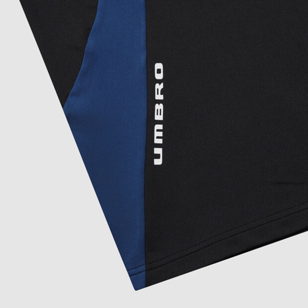 엄브로(UMBRO) PTR 풋볼 트레이닝 하프집업 블랙 UR121SFS39