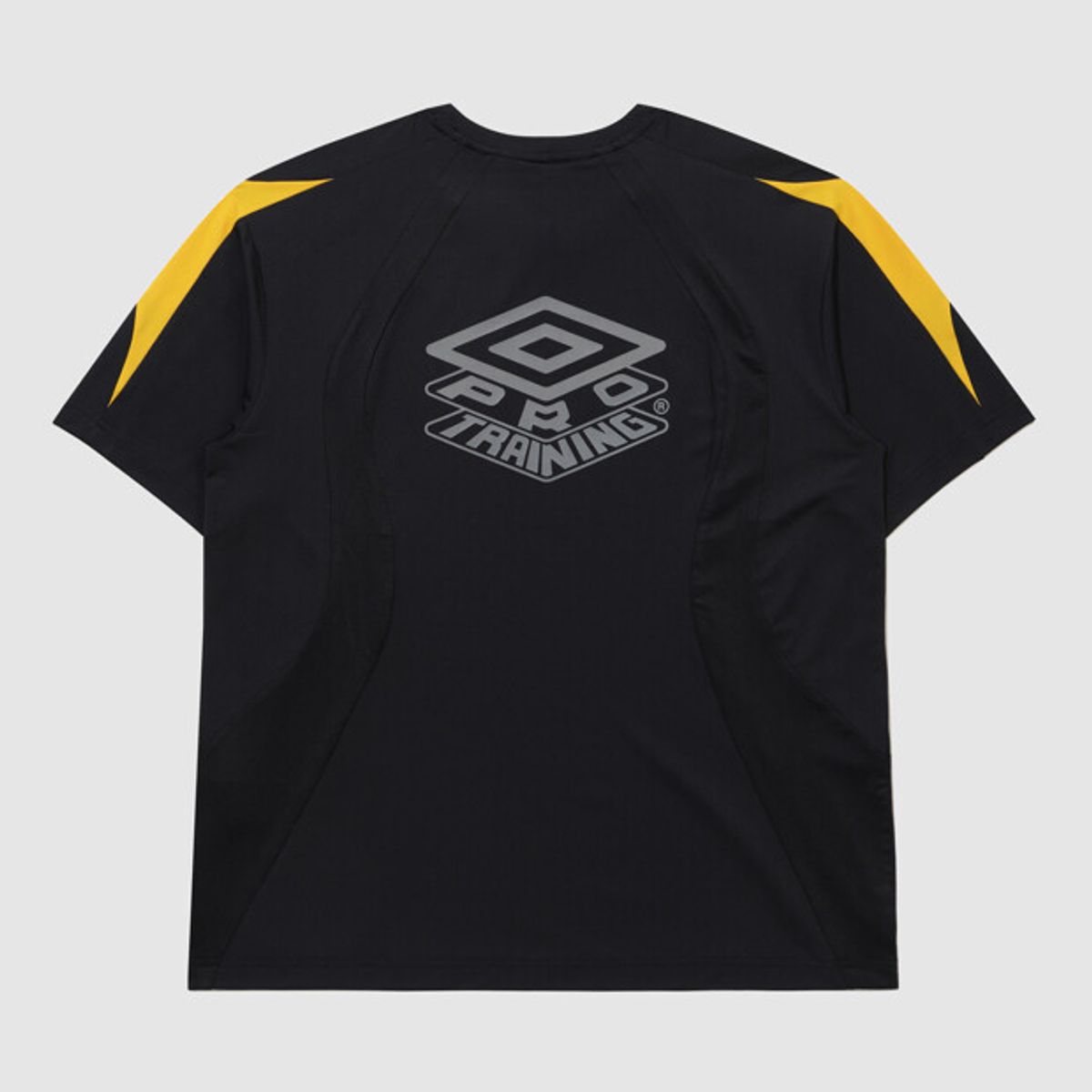 엄브로(UMBRO) PTR 메쉬 풋볼 반팔 티셔츠 블랙 UR121SRS38