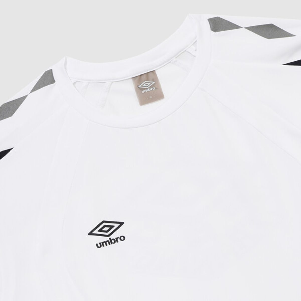 엄브로(UMBRO) PTR 메쉬 풋볼 반팔 티셔츠 화이트 UR121SRS38