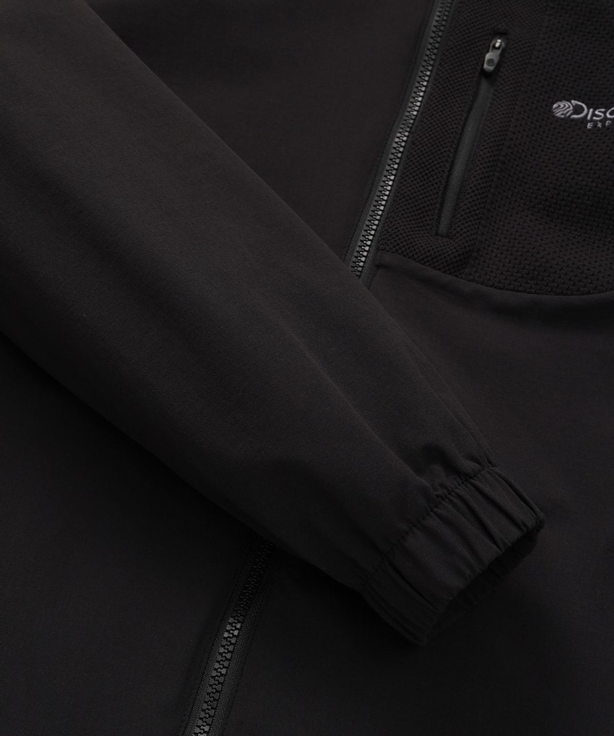 디스커버리 익스페디션(DISCOVERY EXPEDITION) 남성 아웃도어 우븐 하이넥 트레이닝 자켓 (BLACK)