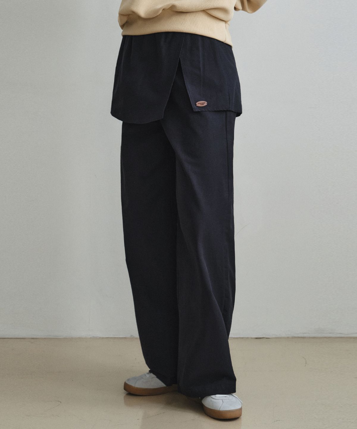 웬즈데이오아시스 포 우먼(WEDNESDAYOASISFORWOMEN) 믹스 랩 스커트 팬츠_NAVY(W26PT02)