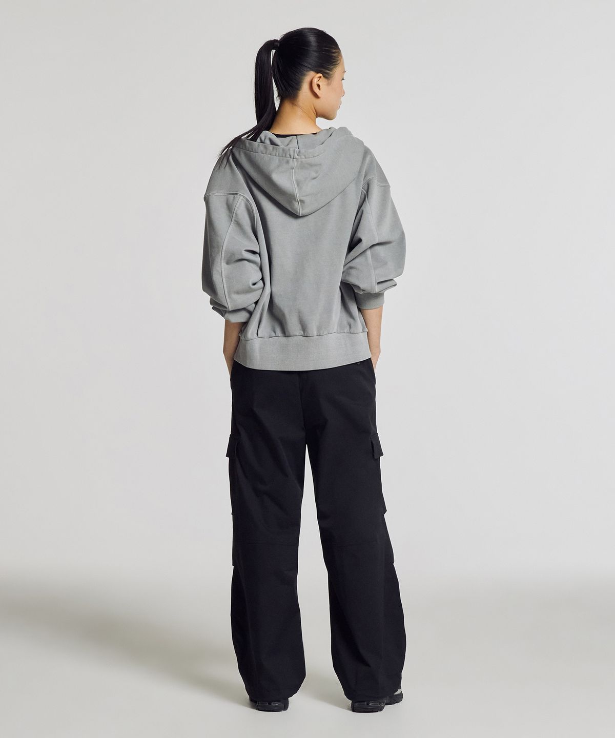 뉴발란스(NEW BALANCE) NBNTG2W322 / WOMEN 에센셜 우븐 카고 와이드팬츠 (BLACK)