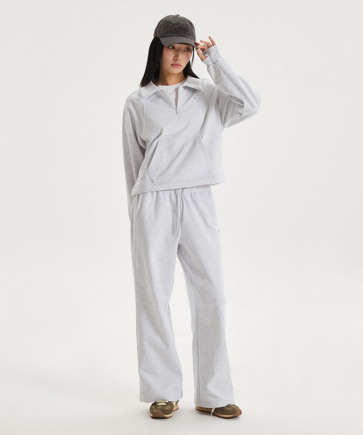 뉴발란스(NEW BALANCE) NBMLG1W222 / WOMEN 에센셜 와이드팬츠 (LIGHT GRAY)