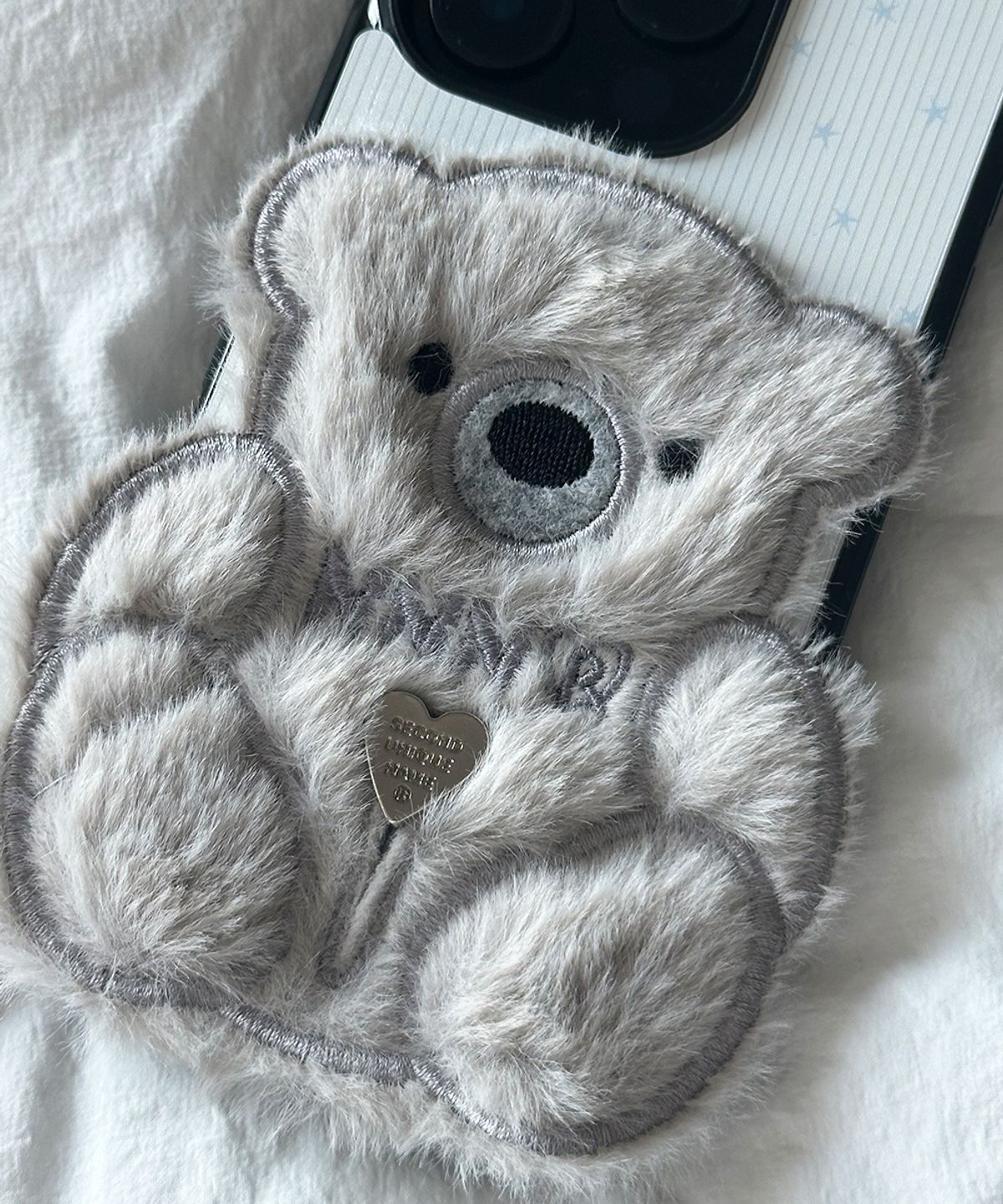 세컨드유니크네임(SECOND UNIQUE NAME) SUN CASE PATCH COZY BEAR GRAY (GLOSSY BLACK)