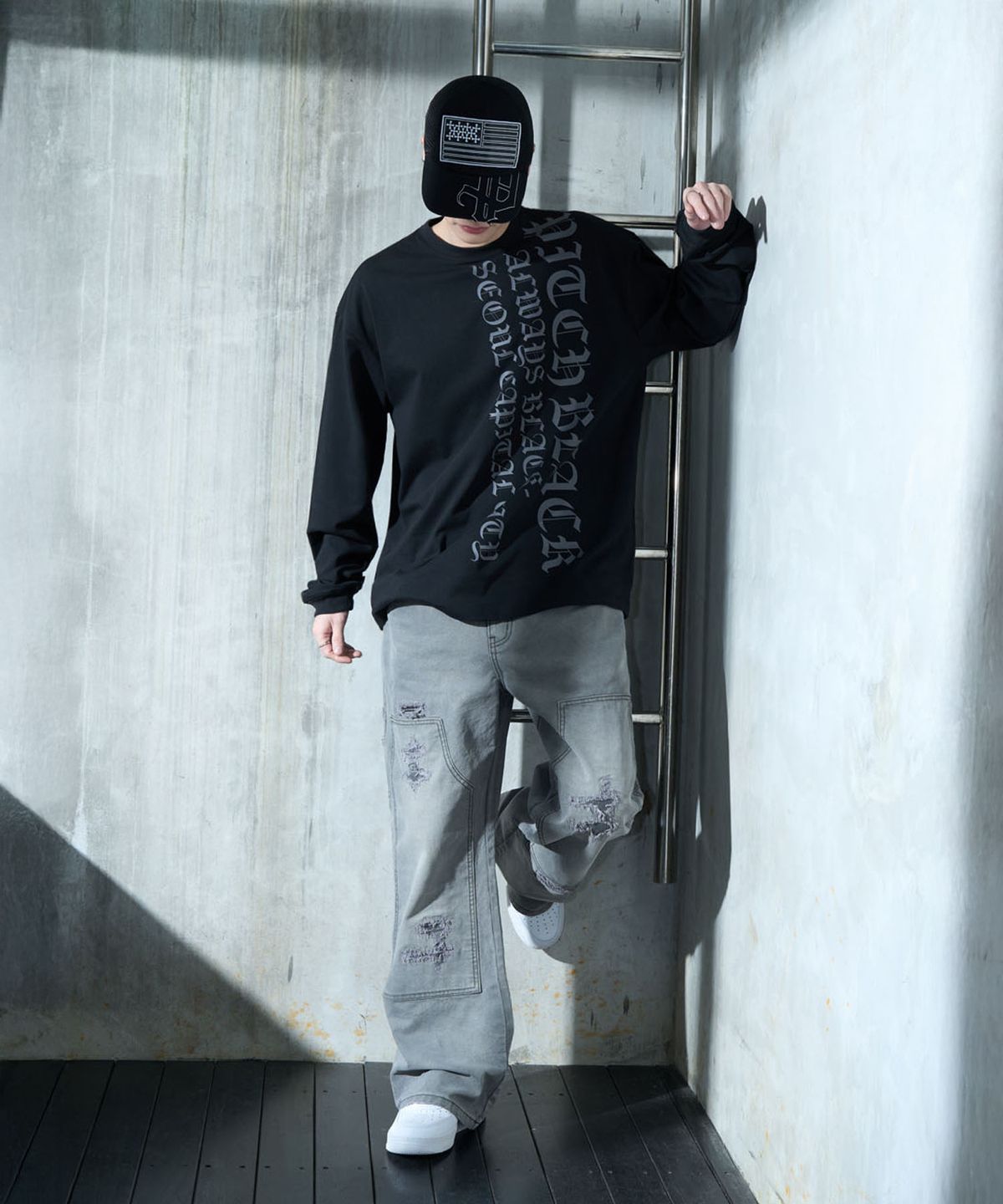 피치블랙(PITCHBLACK) DESTROYED DAMAGE JEANS (WASHED GREY)