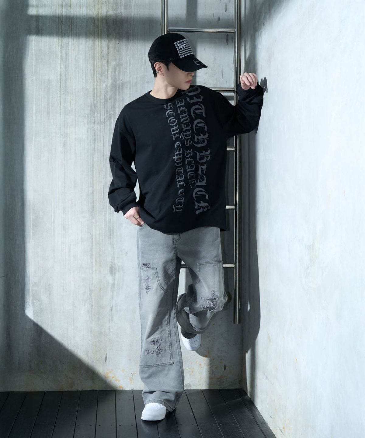피치블랙(PITCHBLACK) DESTROYED DAMAGE JEANS (WASHED GREY)