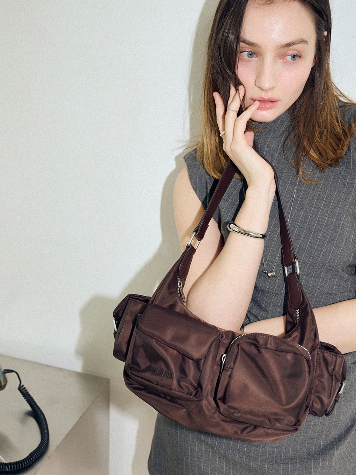 샐볼(SALBOL) FINDER BAG [BROWN]