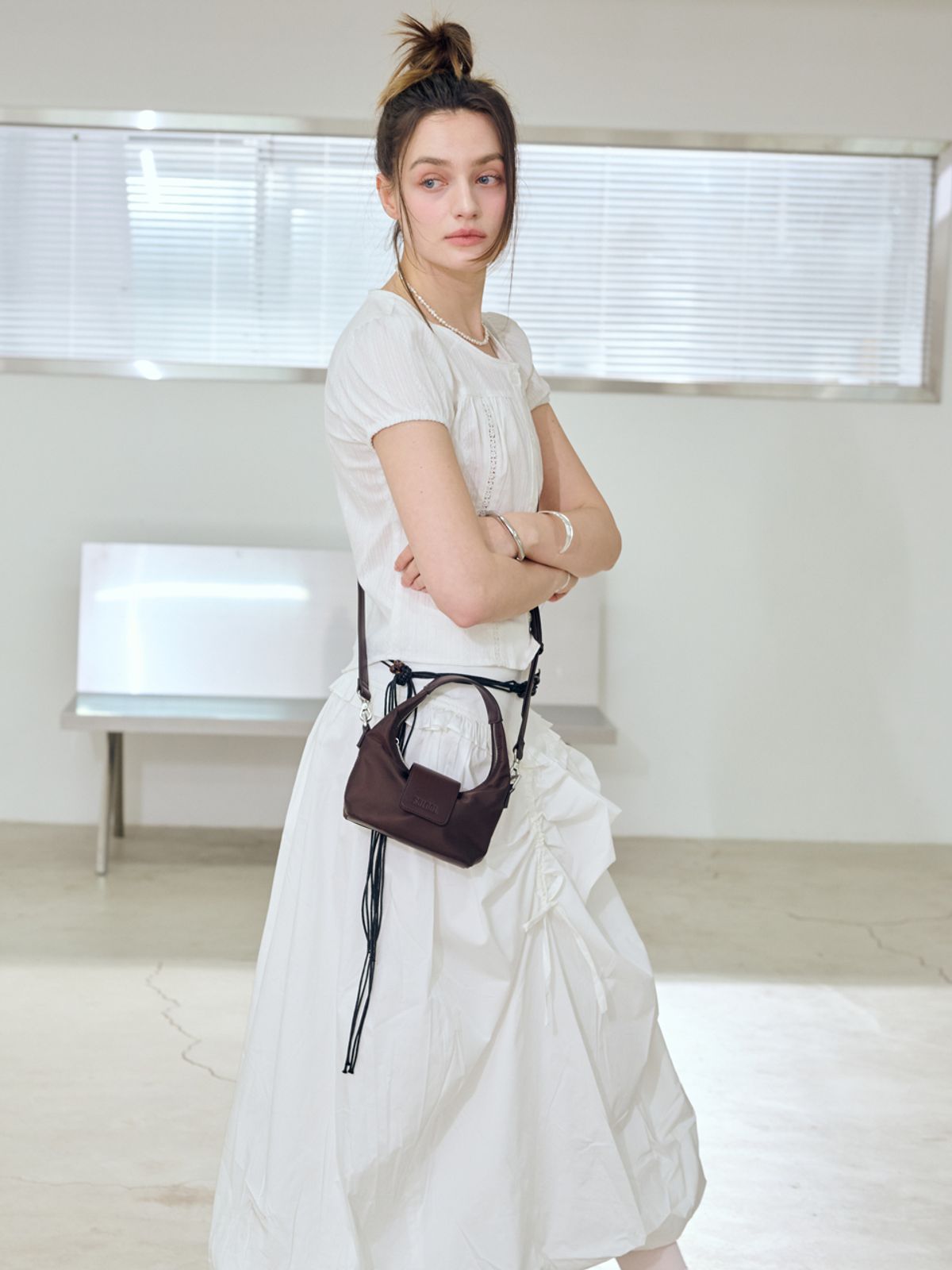 샐볼(SALBOL) PETIT APPEL BAG [BROWN]