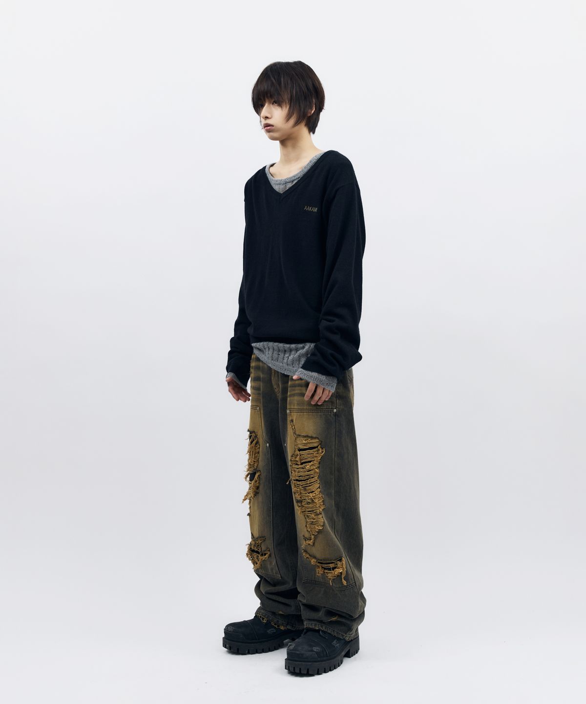 아캄(AAKAM) Layered V-Neck Knit (Black)