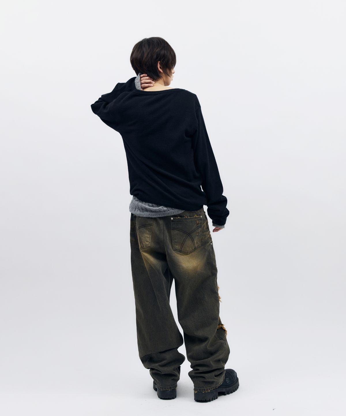 아캄(AAKAM) Layered V-Neck Knit (Black)