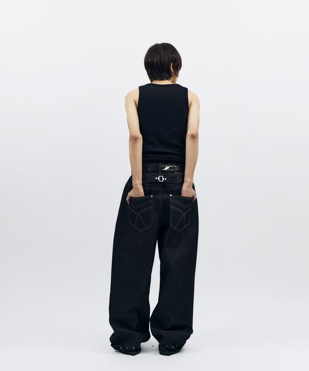 아캄(AAKAM) Pistol Sleeveless (Black)