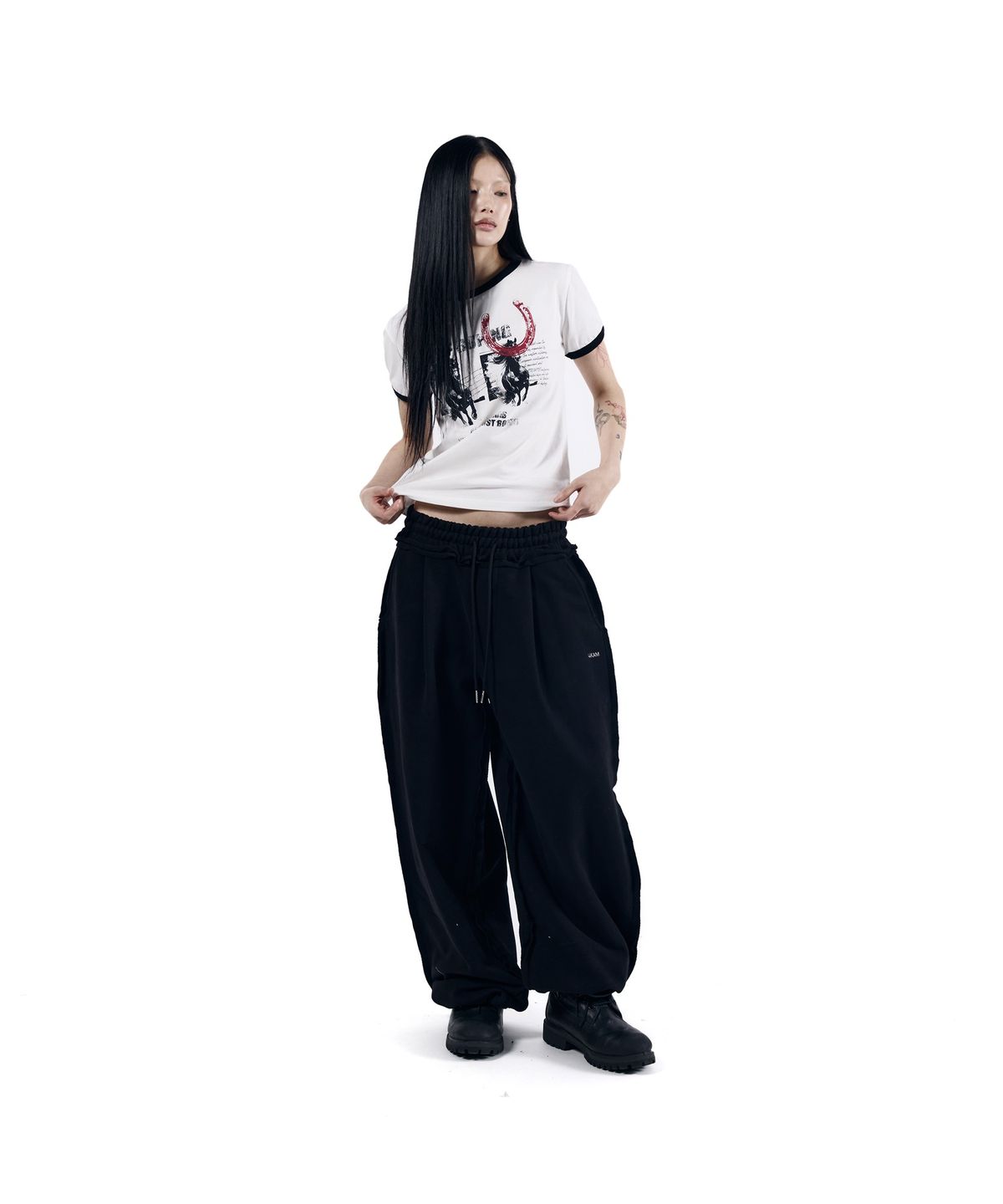 아캄(AAKAM) Horseshoe Ringer Top (White)