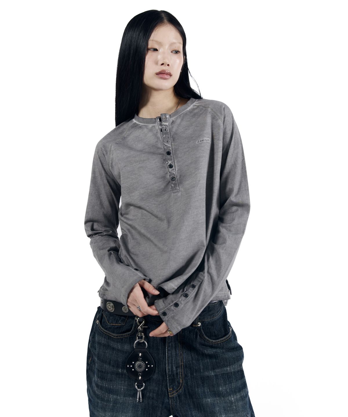 아캄(AAKAM) Dust Henry Neck Long Sleeve (Gray)