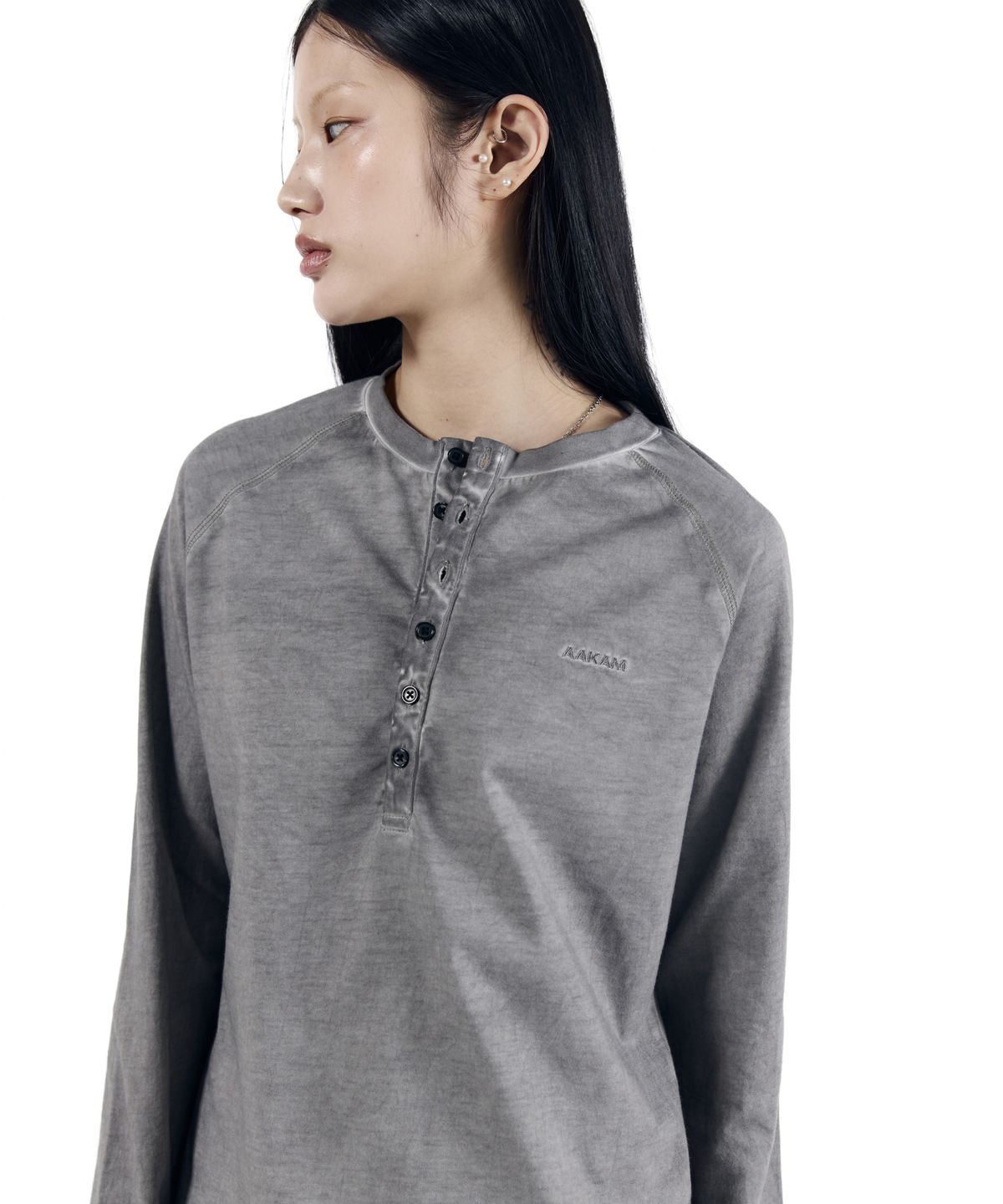 아캄(AAKAM) Dust Henry Neck Long Sleeve (Gray)