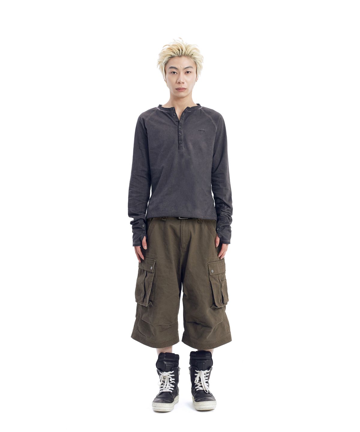 아캄(AAKAM) Dust Henry Neck Long Sleeve (Black)