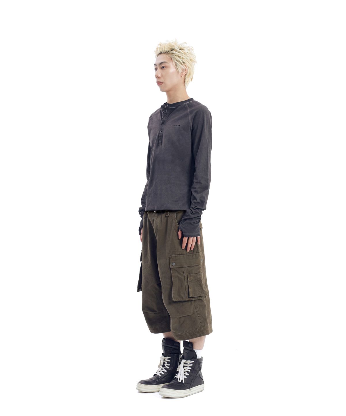 아캄(AAKAM) Dust Henry Neck Long Sleeve (Black)