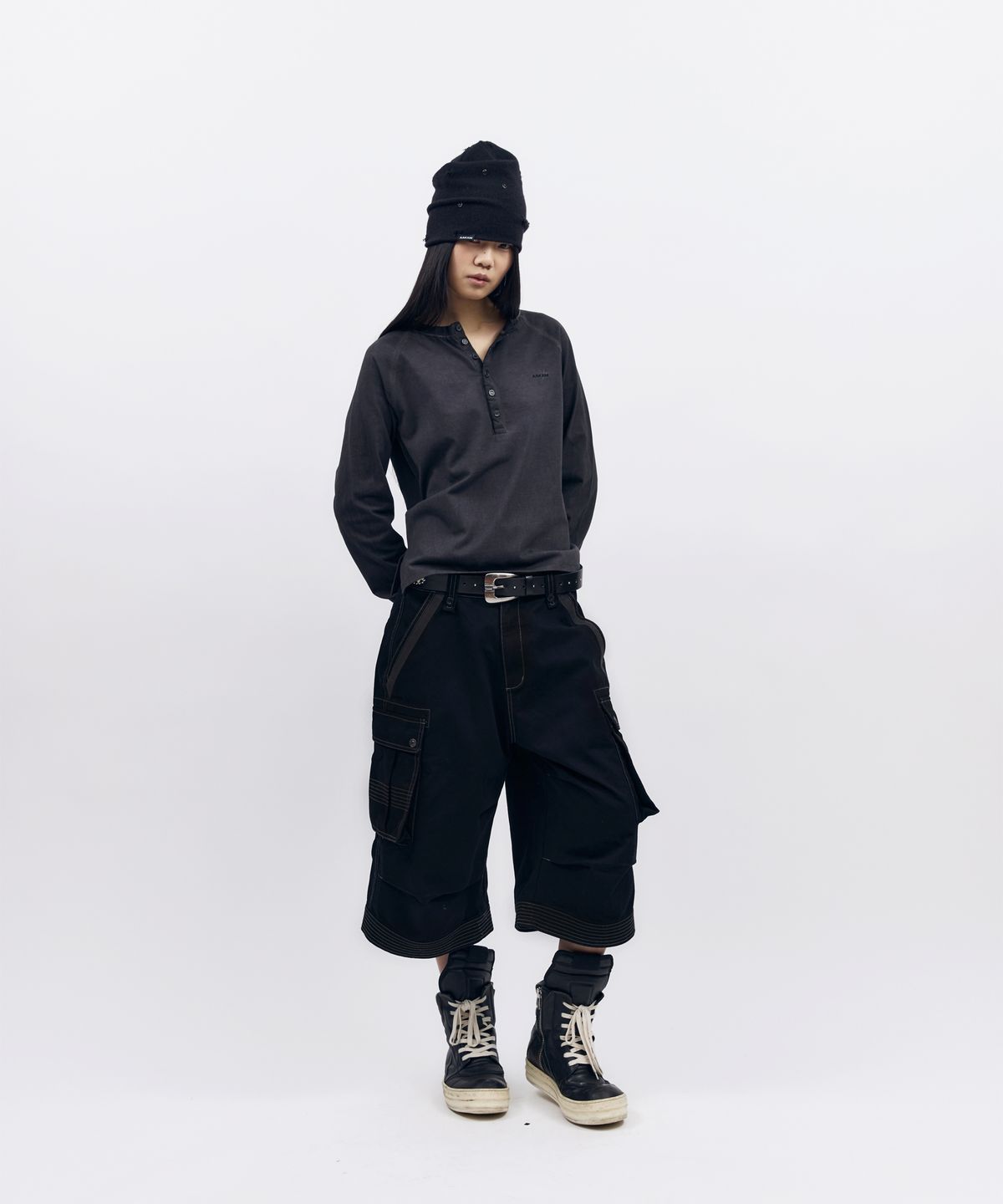 아캄(AAKAM) Dust Henry Neck Long Sleeve (Black)