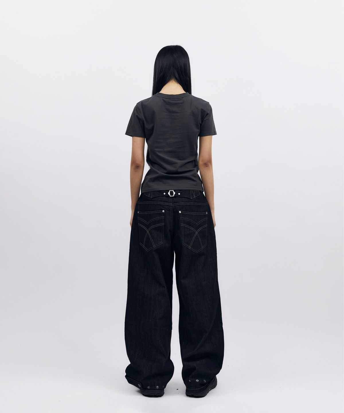 아캄(AAKAM) Annie Half Top (Dark Gray)