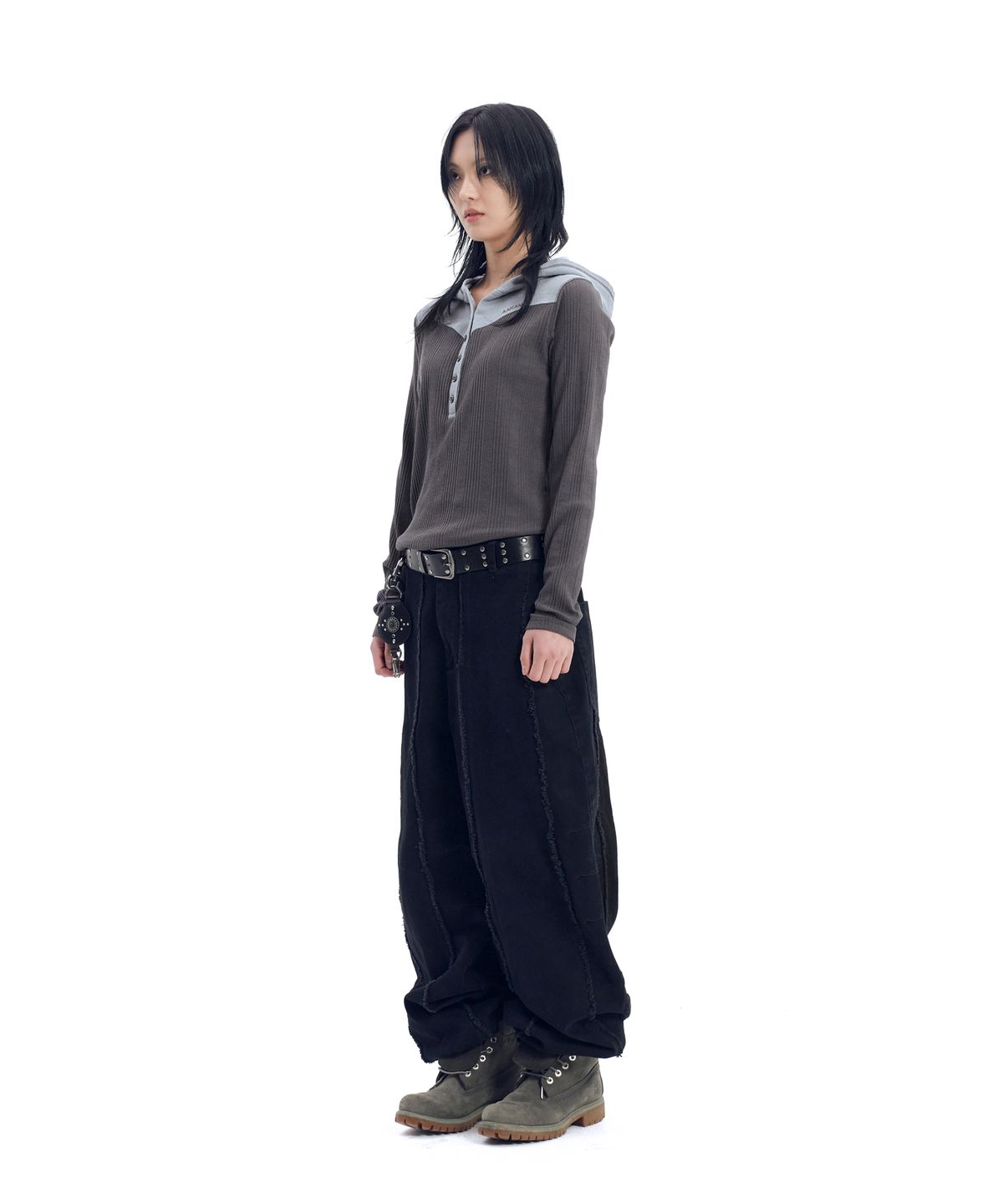 아캄(AAKAM) Ribbed Contrast Button Hoodie (Dark Gray)