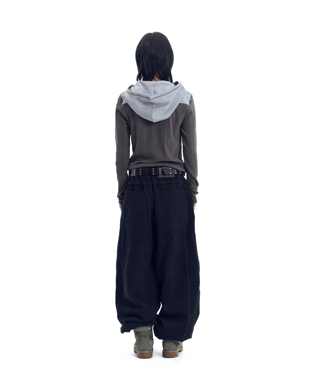 아캄(AAKAM) Ribbed Contrast Button Hoodie (Dark Gray)