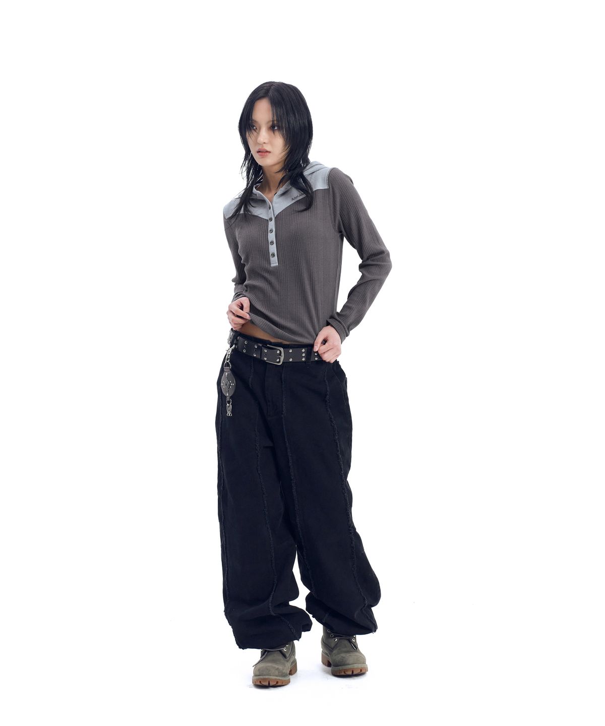 아캄(AAKAM) Ribbed Contrast Button Hoodie (Dark Gray)