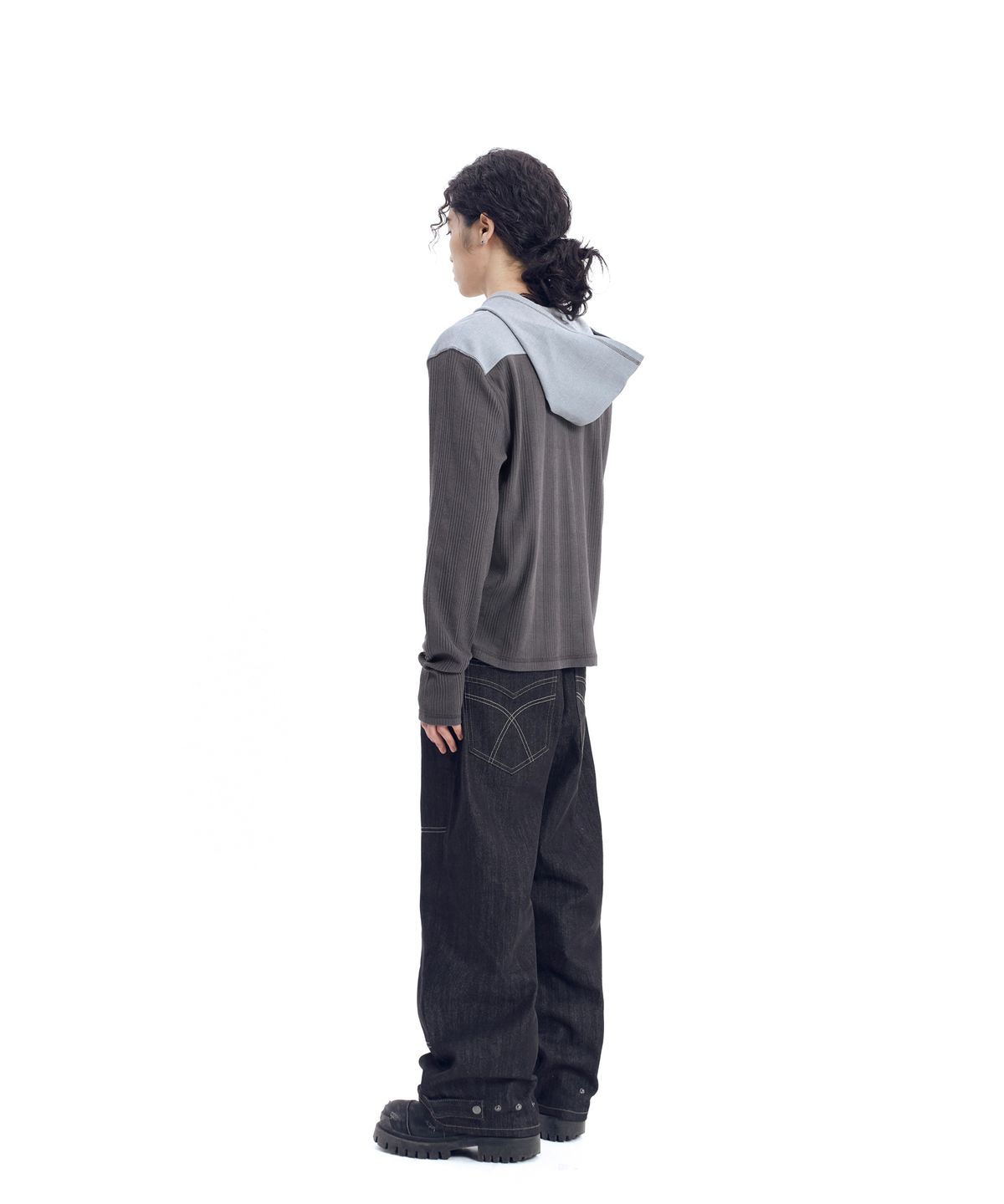 아캄(AAKAM) Ribbed Contrast Button Hoodie (Dark Gray)