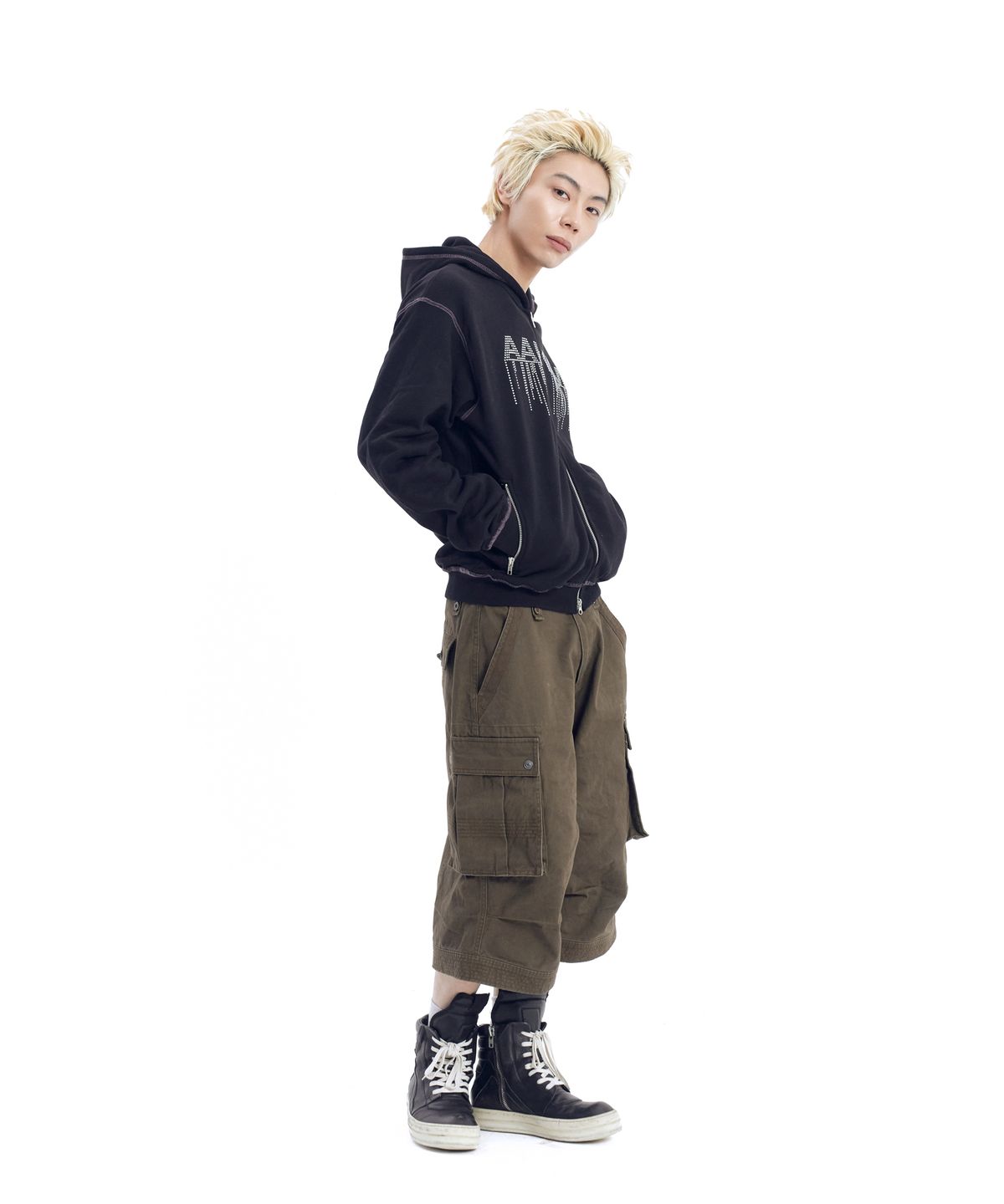 아캄(AAKAM) AKM Rhinestone Zip-Up Hoodie (Black)
