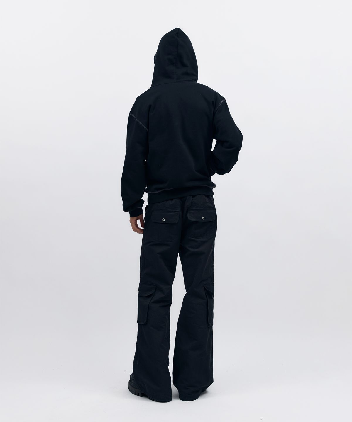 아캄(AAKAM) AKM Rhinestone Zip-Up Hoodie (Black)