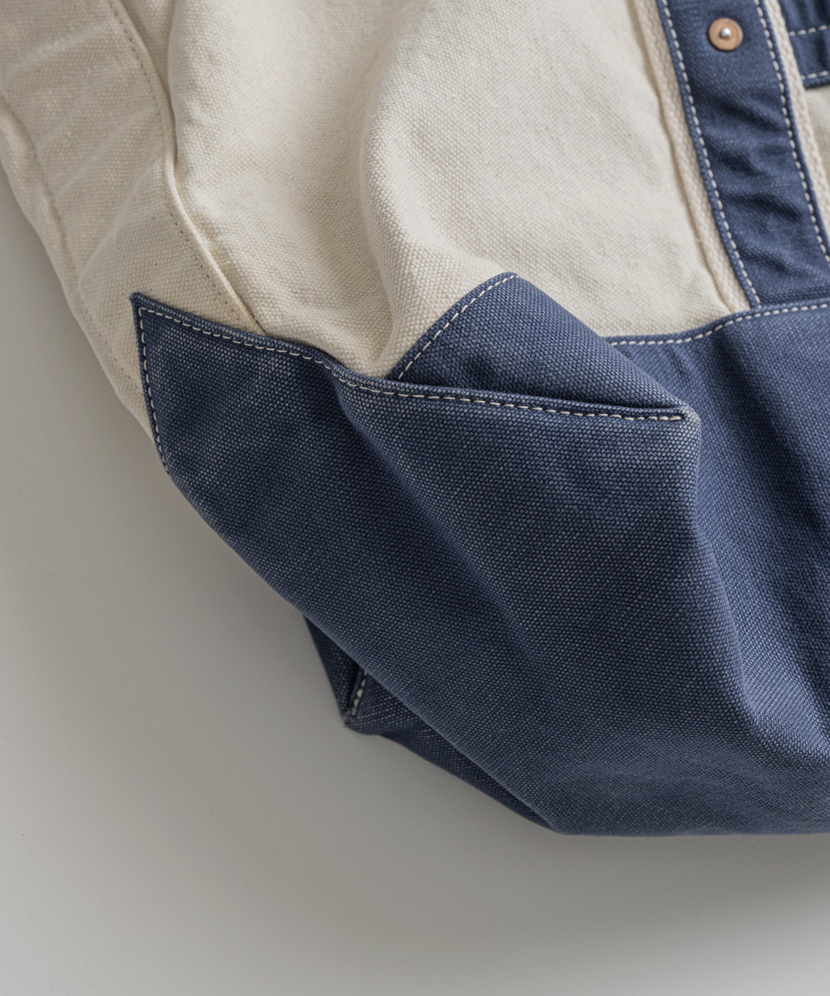 비헤비어(BEHEAVYER) WASHED CANVAS TOTE BAG oatmeal/blue