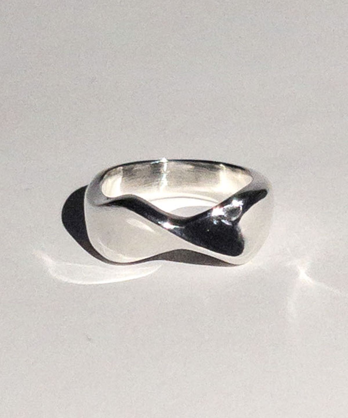 시에가하우스(SIEGA HOUSE) RIBBON RING (GLOSSY)