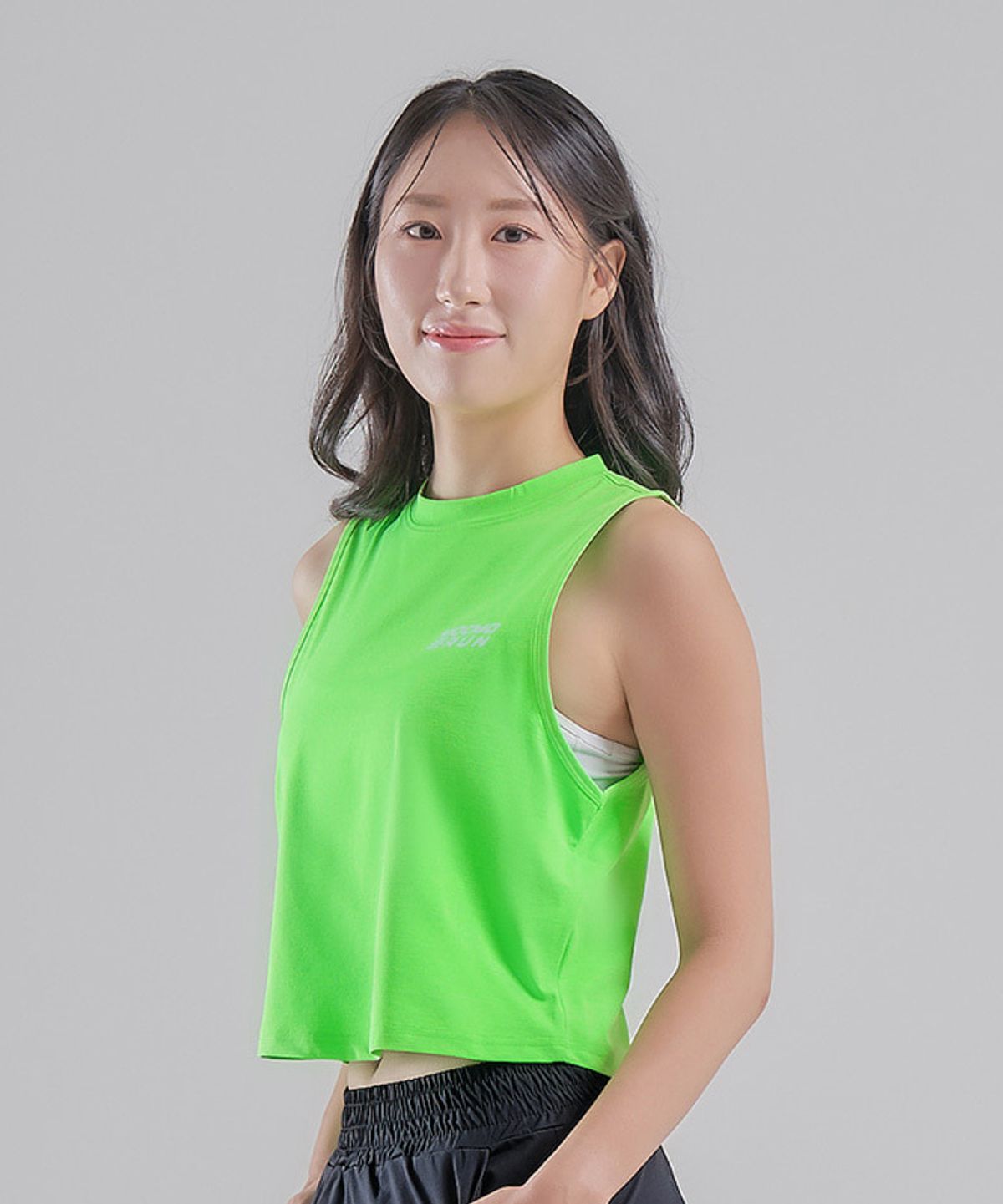 모크모(MOCMO) 디즈니 미키 런 크롭 나시 티셔츠