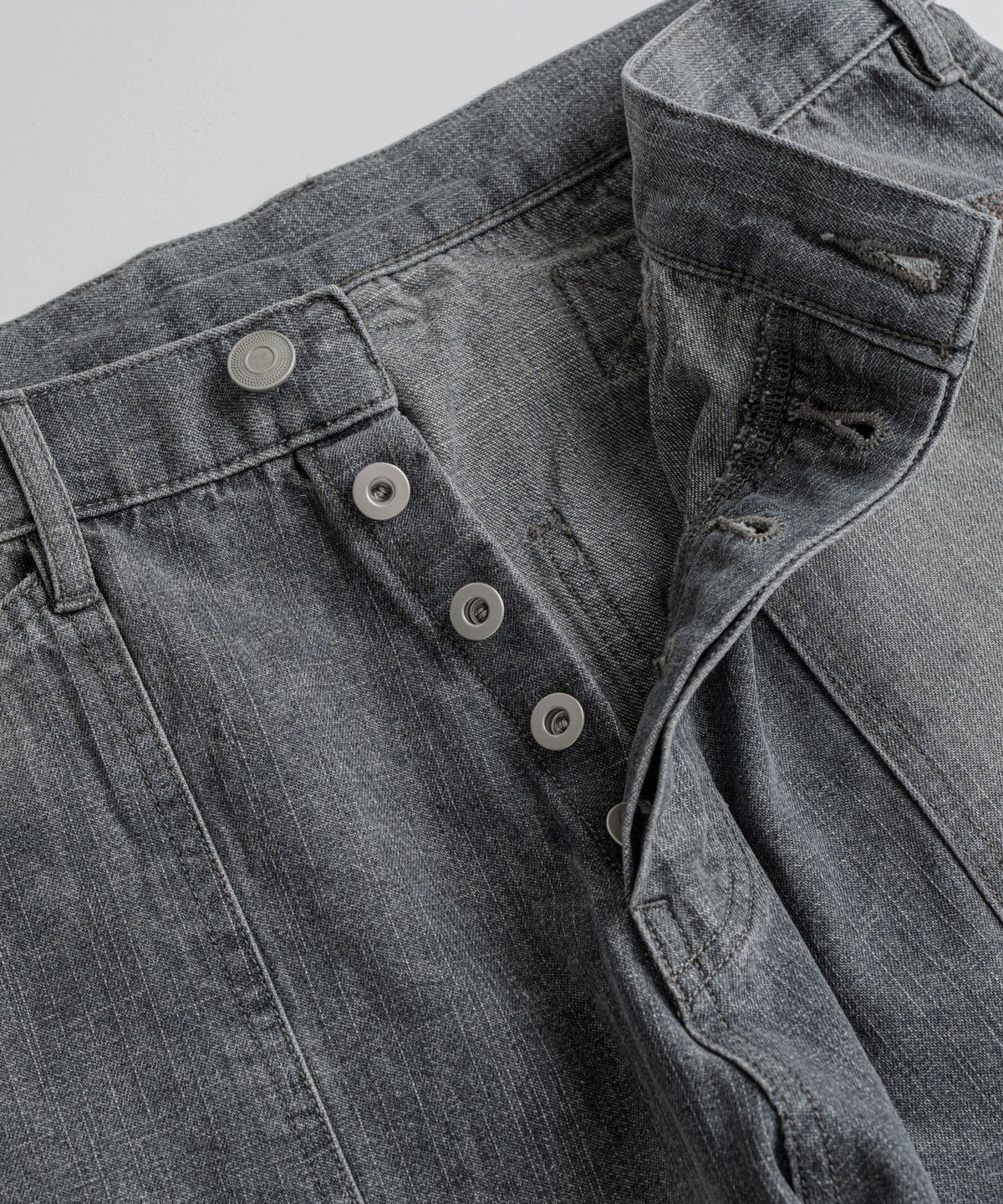 비헤비어(BEHEAVYER) DISTRESSED M35 TROUSERS black bleached
