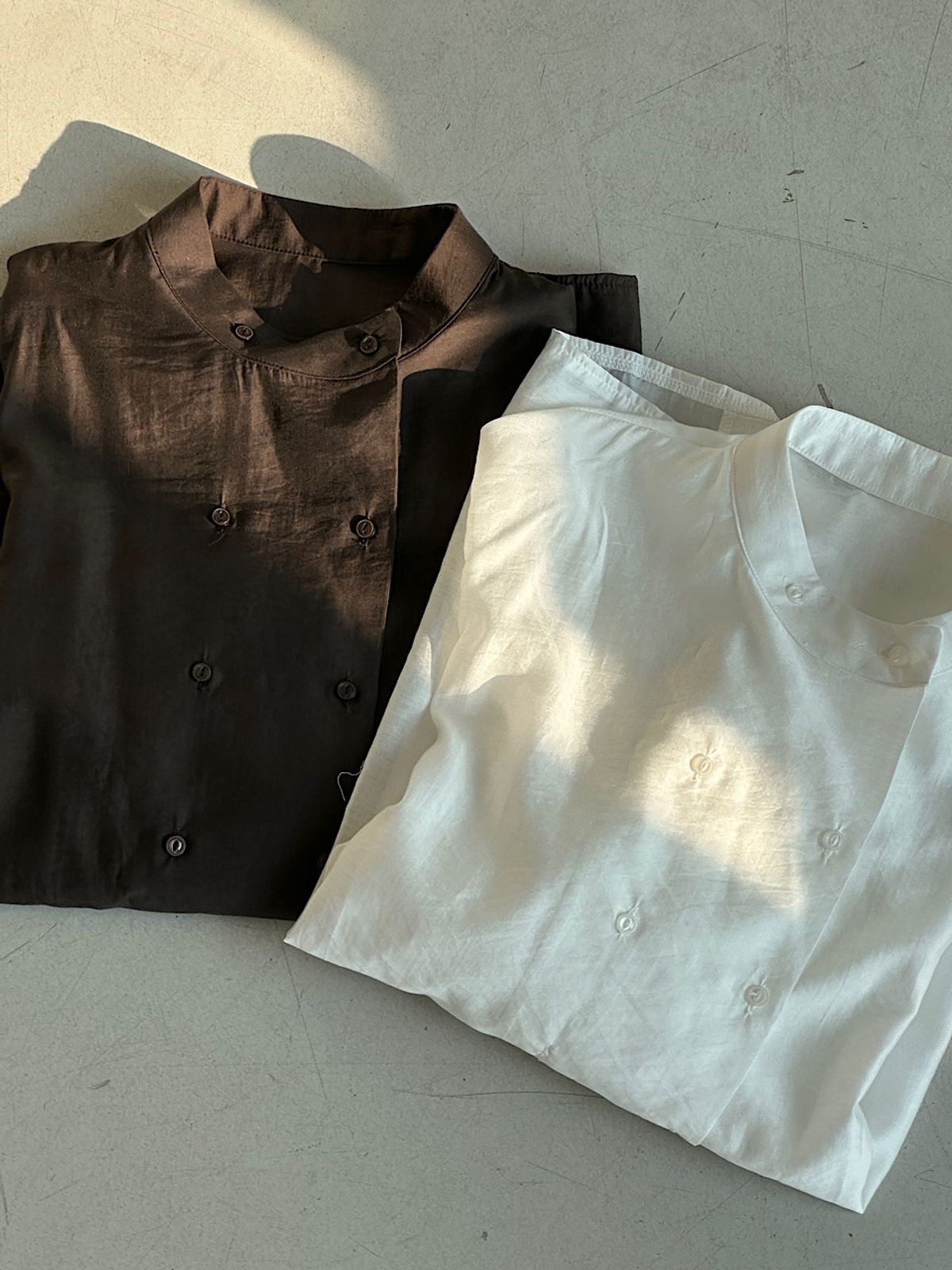 아포엠(APOEM) Double-Button Blouse (2C)