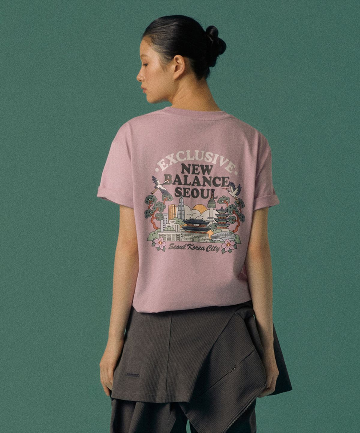 뉴발란스(NEW BALANCE) NBNEG3A073 / UNI NB 서울 랜드마크 반팔티 (PINK)