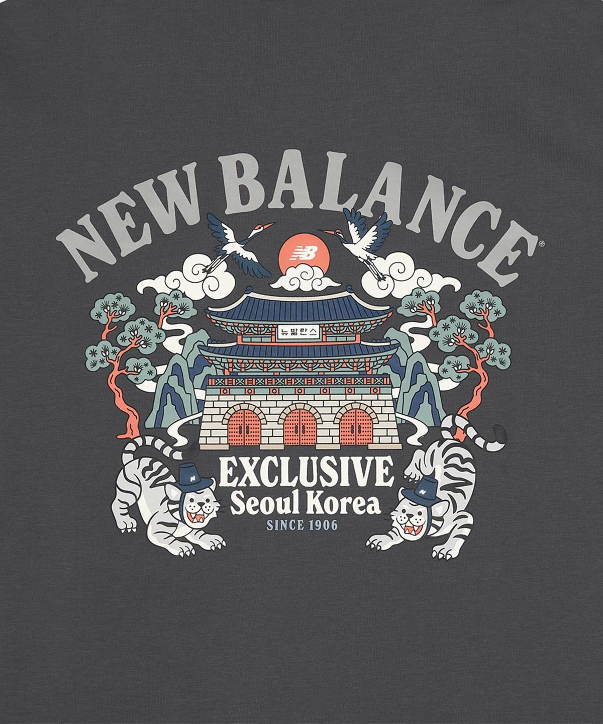 뉴발란스(NEW BALANCE) NBNEG3A063 / UNI NB 서울 타이거 2.0 반팔티 (CHARCOAL)